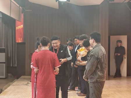 “不忘初心，砥砺前行”——AC米兰中文官方网站艺术学院“第二届团总支学生会”换届选举大会暨表彰大会