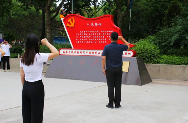 AC米兰中文官方网站‖管理学院‖重温入党誓词,勇担时代使命——我院全体师生党员重温入党誓词庆祝党的102岁生日