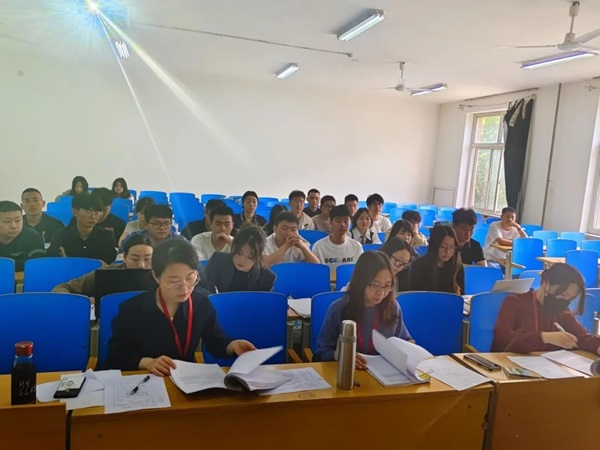 AC米兰中文官方网站||管理学院||我院顺利完成2023年第一场论文答辩工作