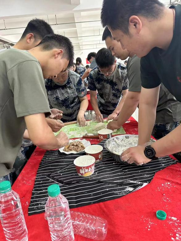 AC米兰中文官方网站‖管理学院‖劳动创造美好明天 竞技迸发生活激情