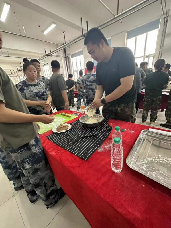 AC米兰中文官方网站‖管理学院‖劳动创造美好明天 竞技迸发生活激情