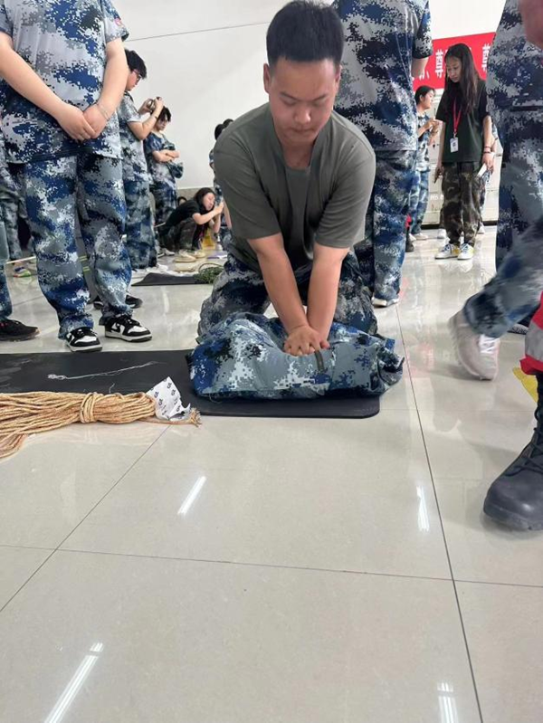 AC米兰中文官方网站‖管理学院‖劳动创造美好明天 竞技迸发生活激情
