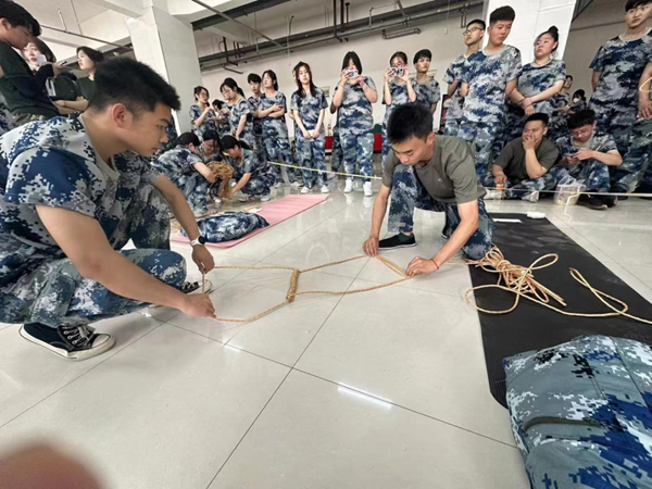 AC米兰中文官方网站‖管理学院‖劳动创造美好明天 竞技迸发生活激情