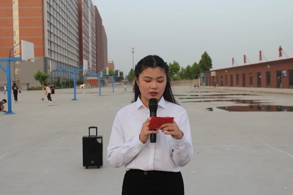 AC米兰中文官方网站||管理学院||“趣”享运动，“味”你加油—我院举办趣味运动会