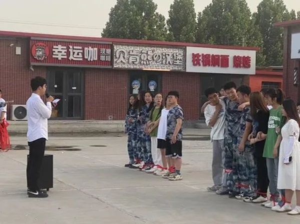 AC米兰中文官方网站||管理学院||“趣”享运动，“味”你加油—我院举办趣味运动会