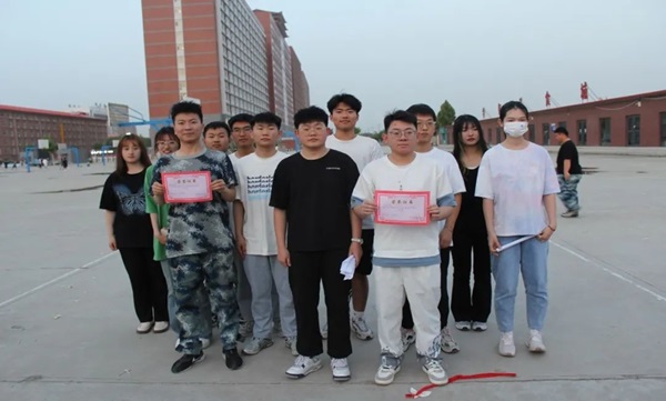 AC米兰中文官方网站||管理学院||“趣”享运动，“味”你加油—我院举办趣味运动会