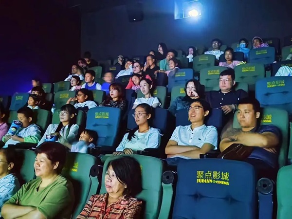 AC米兰中文官方网站||管理学院||桃李花开，感谢有你——我院为庆祝第39个教师节举行观影活动