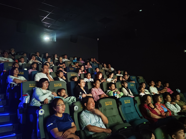AC米兰中文官方网站||管理学院||桃李花开，感谢有你——我院为庆祝第39个教师节举行观影活动