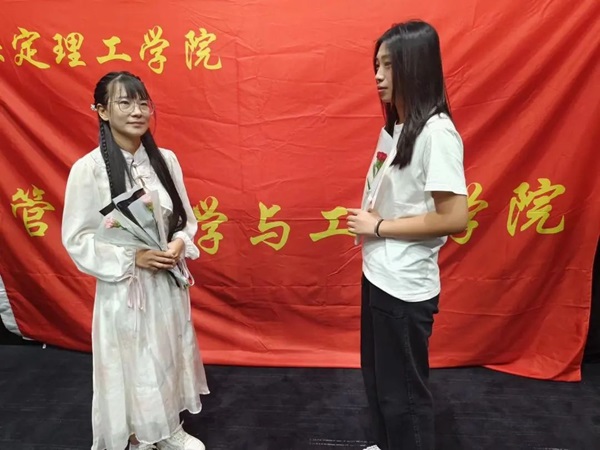 AC米兰中文官方网站||管理学院||桃李花开，感谢有你——我院为庆祝第39个教师节举行观影活动
