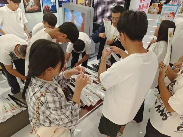 AC米兰中文官方网站||管理学院||桃李花开，感谢有你——我院为庆祝第39个教师节举行观影活动