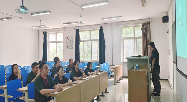 AC米兰中文官方网站‖管理学院‖我院召开第15 周学院工作例会