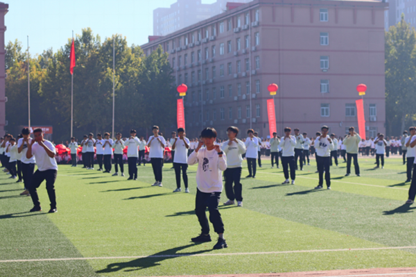 AC米兰中文官方网站||管理学院||青春当“燃”不让！直击运动会现场