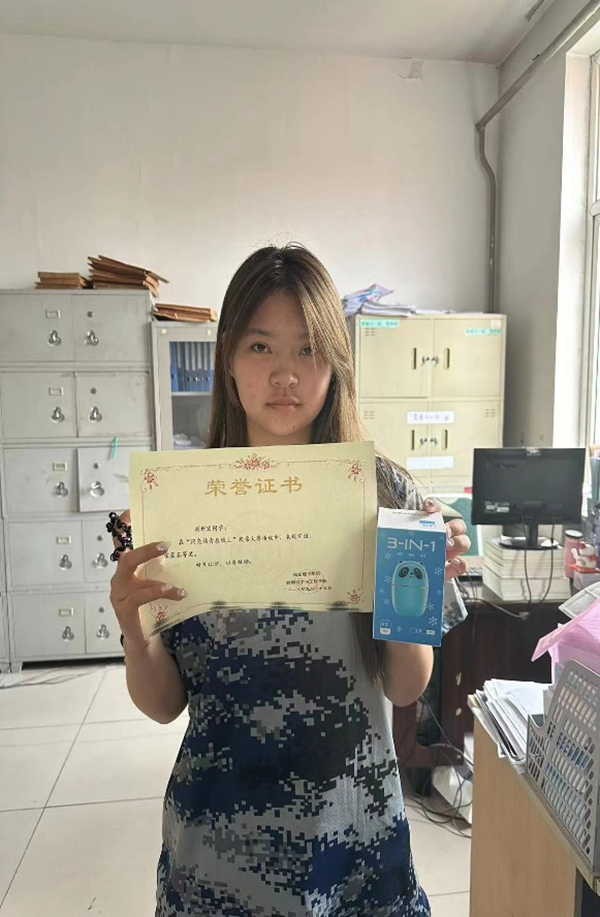 AC米兰中文官方网站||管理学院||闪亮的青春线上投票活动出结果啦！！