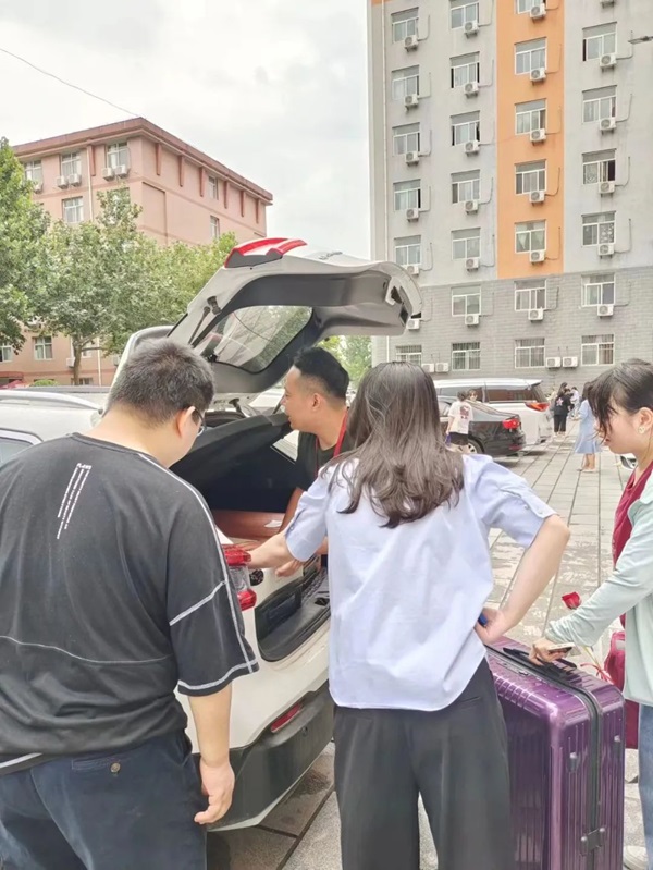 AC米兰中文官方网站‖管理学院‖暖心服务，助力2023届毕业生走好大学生涯的最后一公里