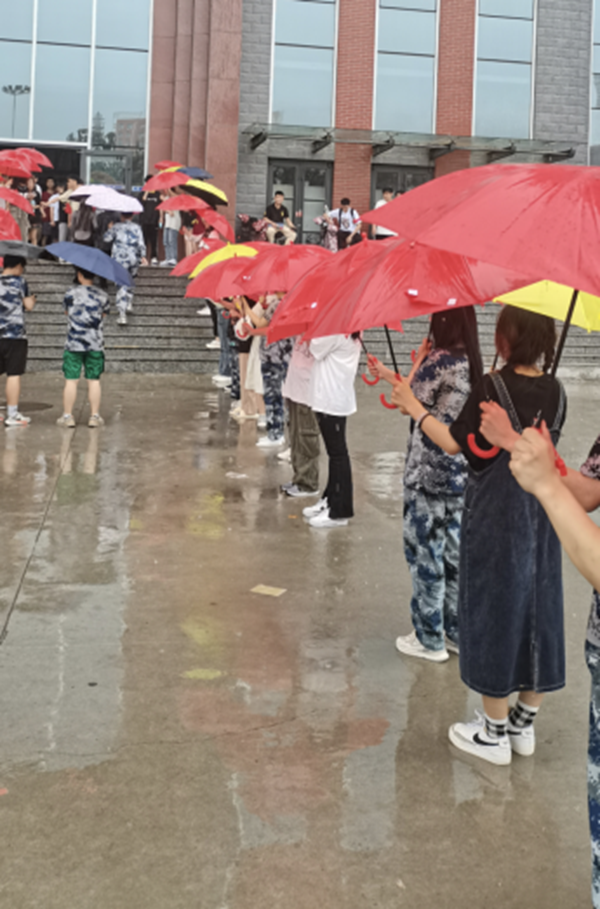 AC米兰中文官方网站‖管理学院‖暖心服务，助力2023届毕业生走好大学生涯的最后一公里