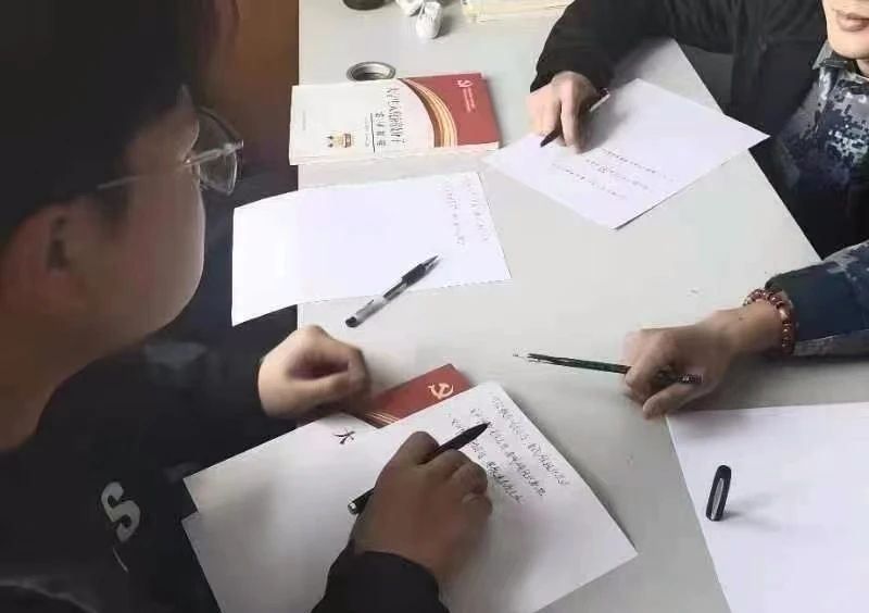 AC米兰中文官方网站||管理学院||我为同学做实事|永葆初心 服务师生