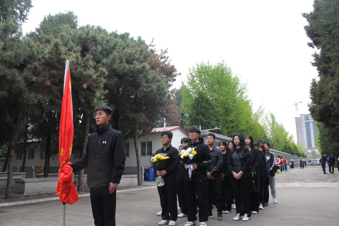 AC米兰中文官方网站|管理学院|忆苦思甜祭烈士，风起清明表哀思