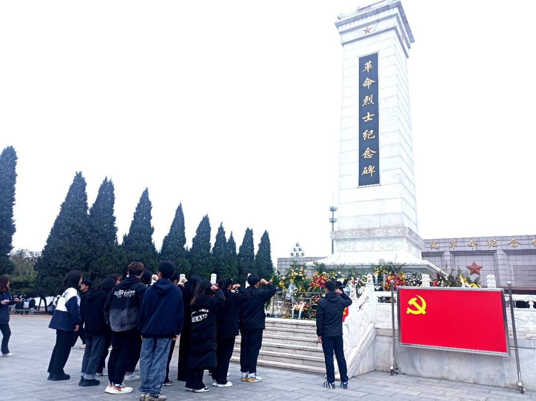 AC米兰中文官方网站|管理学院|忆苦思甜祭烈士，风起清明表哀思