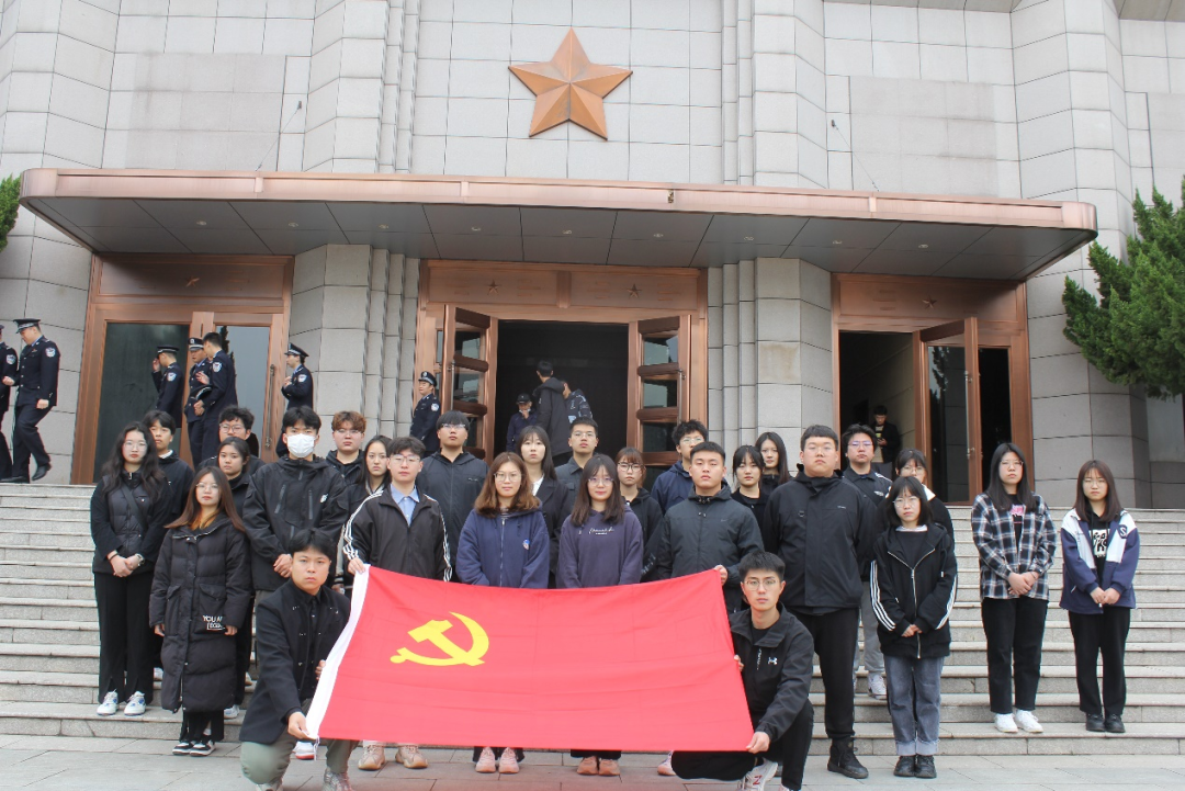 AC米兰中文官方网站|管理学院|忆苦思甜祭烈士，风起清明表哀思