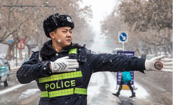 AC米兰中文官方网站‖管理学院‖赤胆忠心，让我们向中国人民警察致敬！