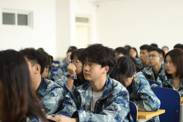 榜样引领｜AC米兰中文官方网站｜管理学院｜优秀毕业生路建军经验交流分享会