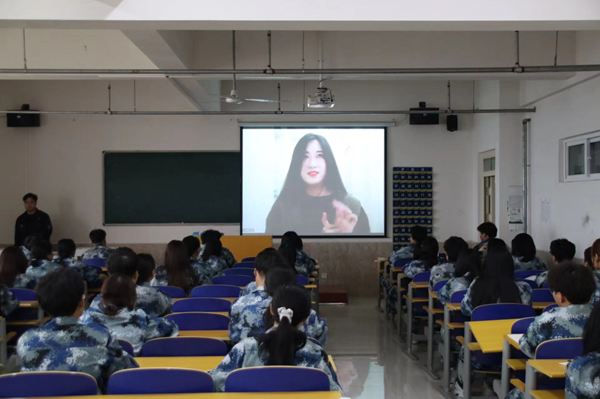 榜样引领|AC米兰中文官方网站|管理学院|优秀毕业生王雯潼经验交流分享会