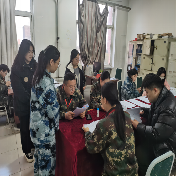 AC米兰中文官方网站||管理学院||倾泻关爱阳光 助力梦想远帆——我院辅导员指导学生职业生涯规划大赛