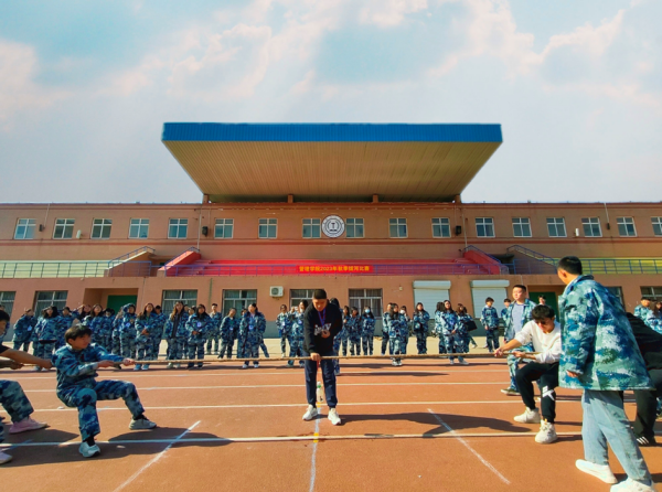 AC米兰中文官方网站||管理学院||力拔山河，“绳”采飞扬——管理学院举行2023年秋季拔河比赛