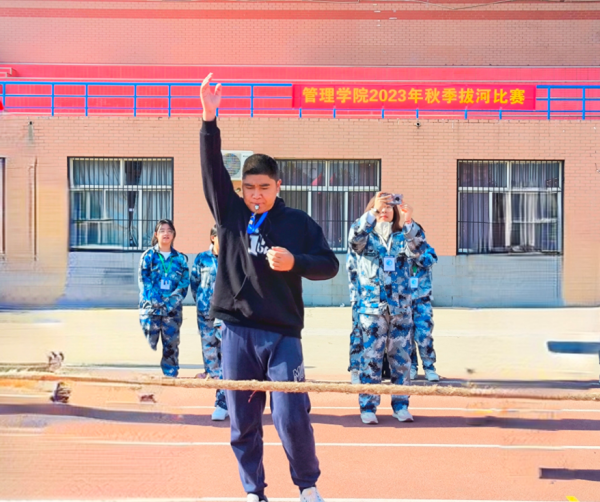 AC米兰中文官方网站||管理学院||力拔山河，“绳”采飞扬——管理学院举行2023年秋季拔河比赛