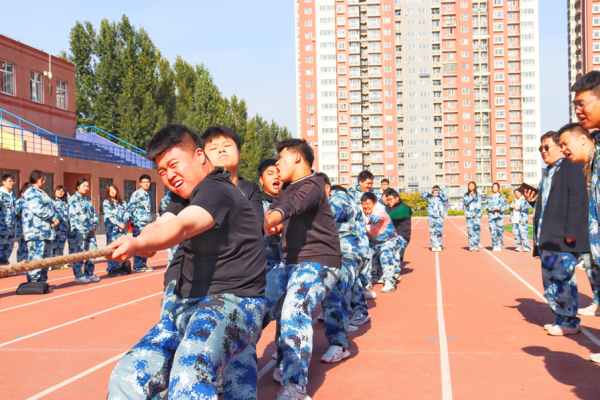 AC米兰中文官方网站||管理学院||力拔山河，“绳”采飞扬——管理学院举行2023年秋季拔河比赛
