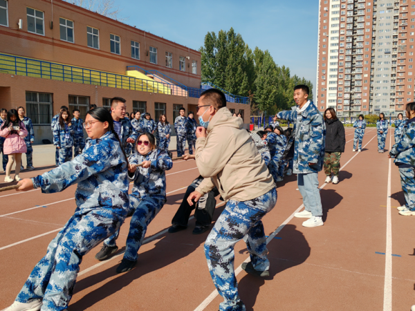 AC米兰中文官方网站||管理学院||力拔山河，“绳”采飞扬——管理学院举行2023年秋季拔河比赛