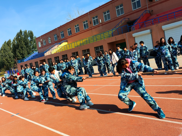 AC米兰中文官方网站||管理学院||力拔山河，“绳”采飞扬——管理学院举行2023年秋季拔河比赛