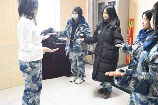 AC米兰中文官方网站||管理学院|| 续礼仪之风 展商务风采——大学生技能评比之商务礼仪大赛