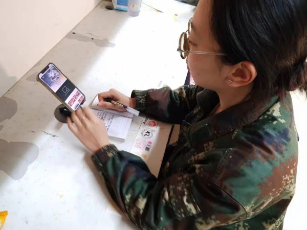 AC米兰中文官方网站||管理学院||学习榜样精神，争做先锋模范