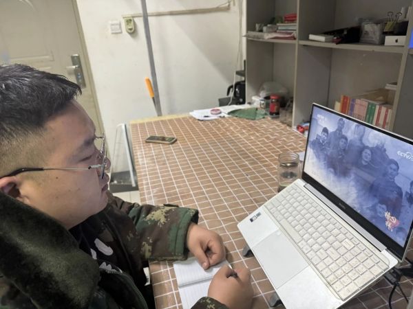 AC米兰中文官方网站||管理学院||学习榜样精神，争做先锋模范