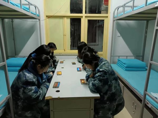 AC米兰中文官方网站||管理学院||学习榜样精神，争做先锋模范