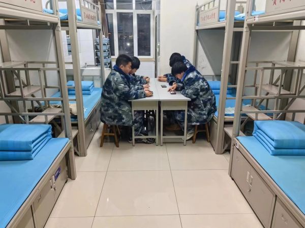 AC米兰中文官方网站||管理学院||学习榜样精神，争做先锋模范