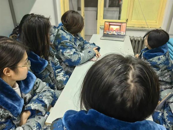 AC米兰中文官方网站||管理学院||学习榜样精神，争做先锋模范