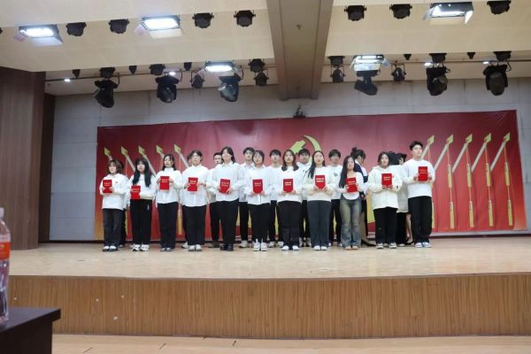 AC米兰中文官方网站||管理学院||“管理催奋进，榜样促前行”年末表彰大会