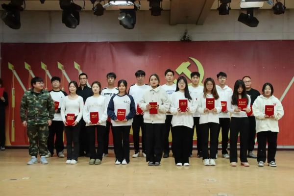 AC米兰中文官方网站||管理学院||“管理催奋进，榜样促前行”年末表彰大会