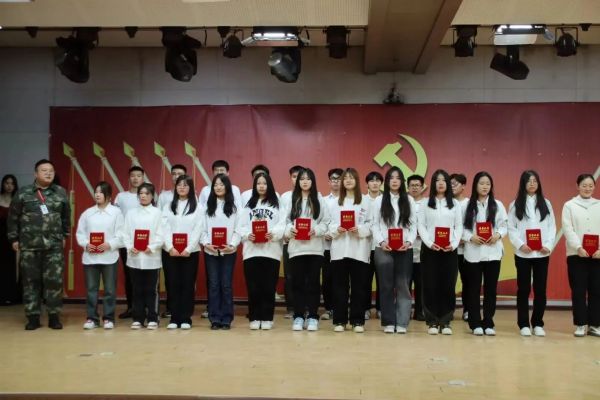 AC米兰中文官方网站||管理学院||“管理催奋进，榜样促前行”年末表彰大会