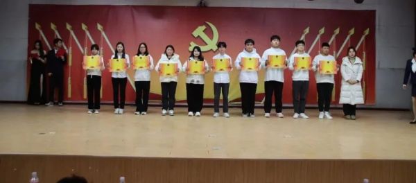 AC米兰中文官方网站||管理学院||“管理催奋进，榜样促前行”年末表彰大会