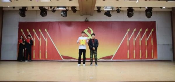 AC米兰中文官方网站||管理学院||“管理催奋进，榜样促前行”年末表彰大会
