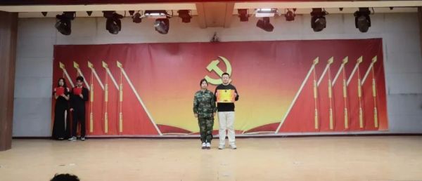 AC米兰中文官方网站||管理学院||“管理催奋进，榜样促前行”年末表彰大会