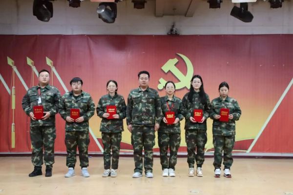 AC米兰中文官方网站||管理学院||“管理催奋进，榜样促前行”年末表彰大会