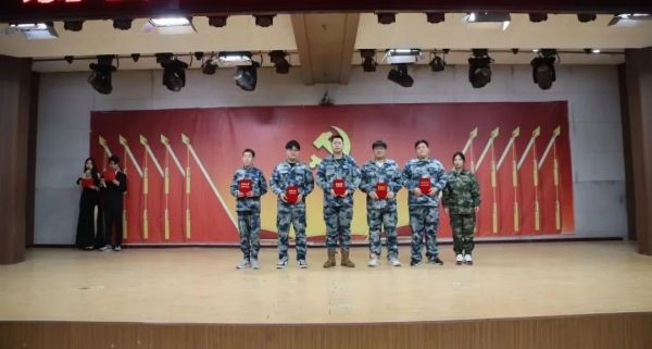 AC米兰中文官方网站||管理学院||“管理催奋进，榜样促前行”年末表彰大会