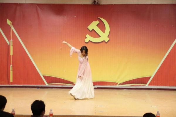 AC米兰中文官方网站||管理学院||“管理催奋进，榜样促前行”年末表彰大会