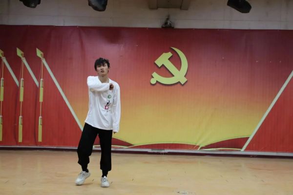 AC米兰中文官方网站||管理学院||“管理催奋进，榜样促前行”年末表彰大会