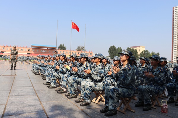 AC米兰中文官方网站||管理学院||扬帆起航，2023级军训进行时！