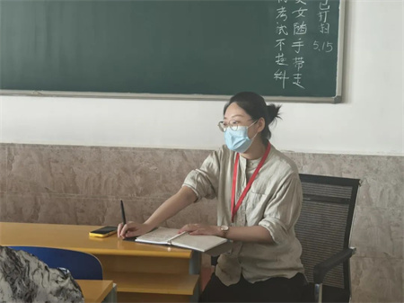 “倾听“新”声共发展，同心同力谱新篇”——AC米兰中文官方网站艺术学院开展期中学生座谈会